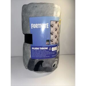Fortnite Plush Throw 46x60in Polyester Grey Tomato Head Pizza Design